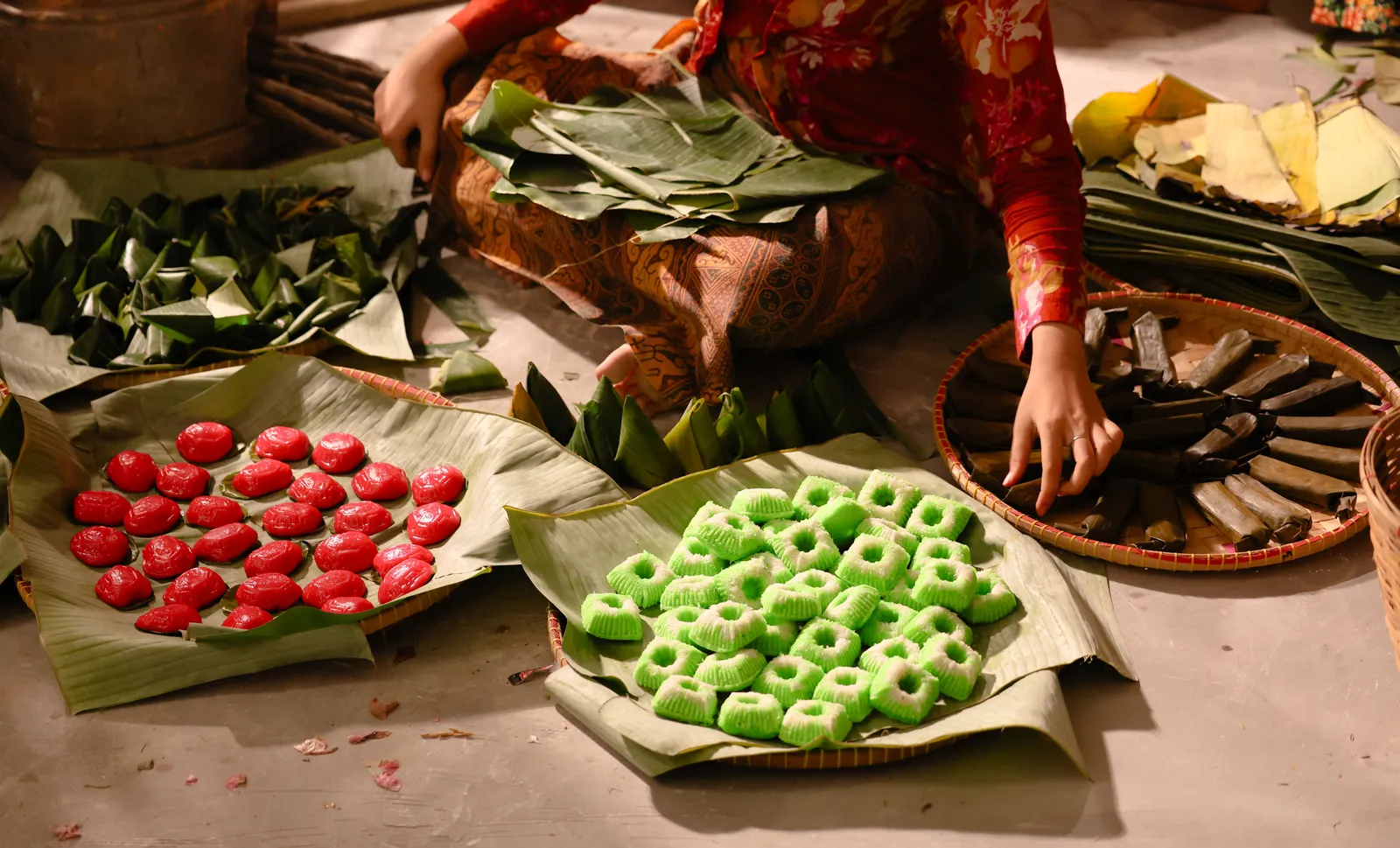 A stall selling colourful traditional Balinese rice-flour sweets at an evening market