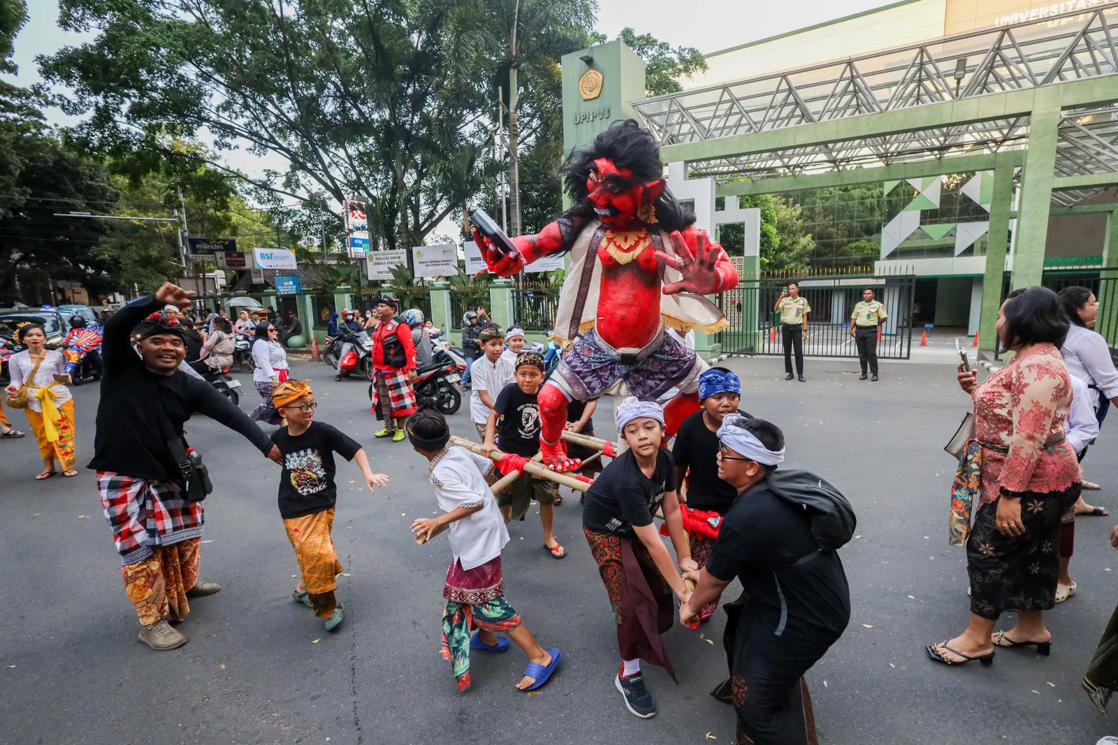 A large ogoh-ogoh demon effigy statue made of papier mache standing in a Balinese village before the Nyepi parade