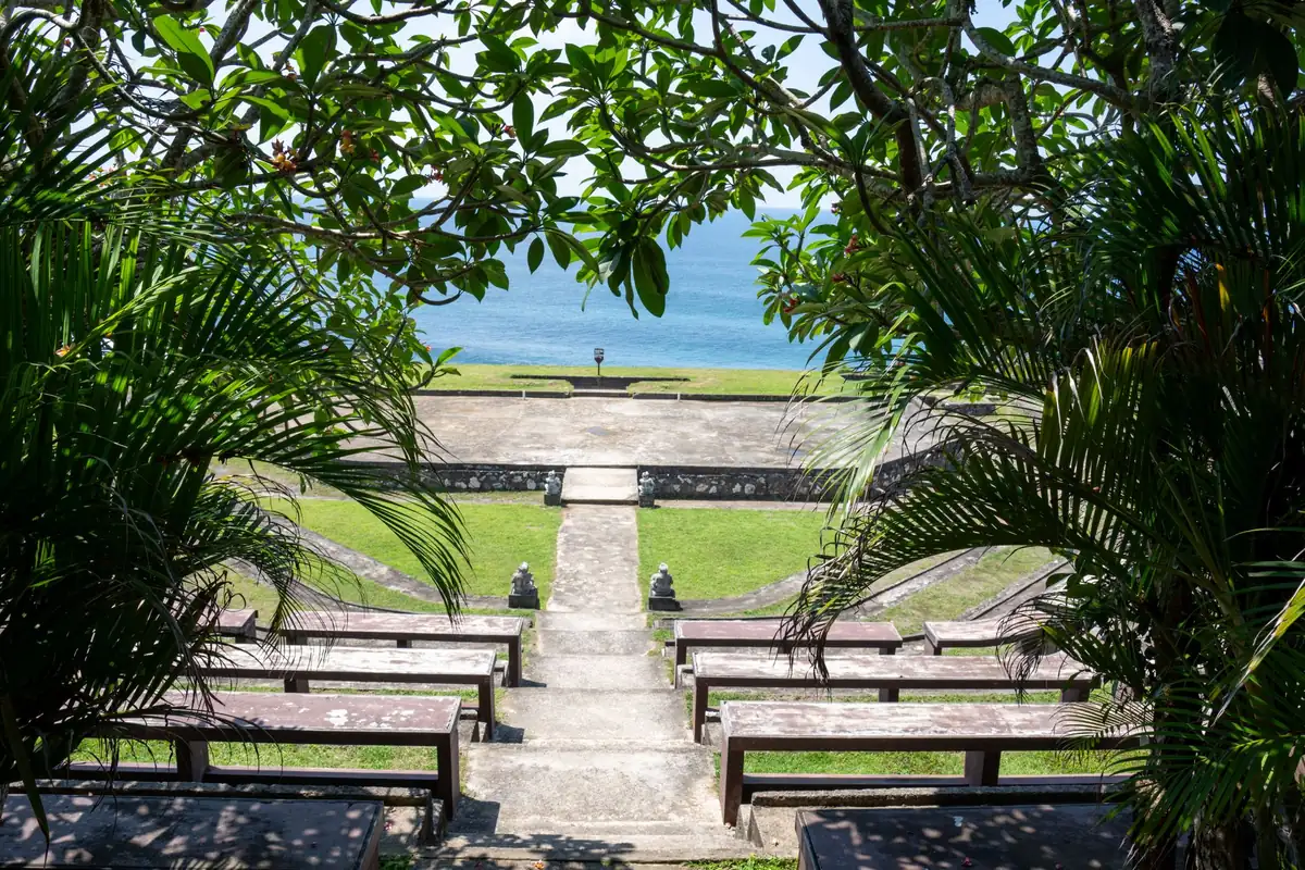 An open amphitheatre with an ocean view